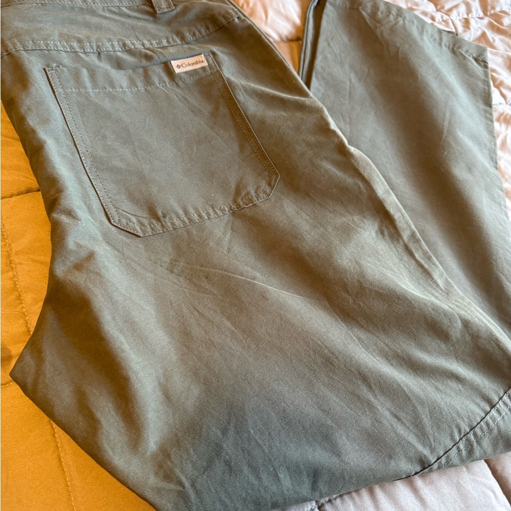 Columbia Men's Olive Chinos                              Size 38Waist 32Lenghth